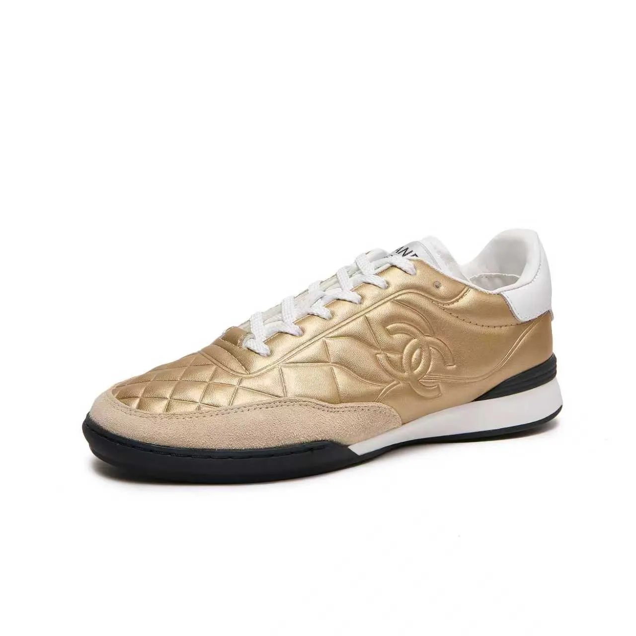 p560 Chanel Chanel - 2025 counter top casual sports shoes This classic design; the upper is electro-embroidered with a variety of craftsmanship; the outsole is fashionable and sporty; the extraordinary inclusion of a variety of color matching elements... The diversified mix and match is very beautiful and versatile, casual, fashionable, sports and outdoor can be taken into account... ꫛꫀꪝ Go➫ Materials: ❶Upper made of: Original imported mixed-breed sheep + craftsmanship ❷Inner uses: Original imported breathable sheepskin ❸ Outsole based on: Original TPU outsole Counter boutique packaging complete set Female 35–41 Male 39-45